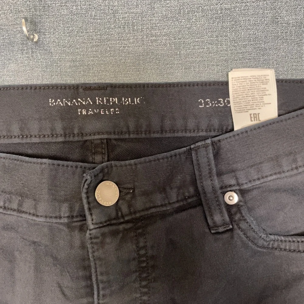 Banana Republic Traveler Pant Mens 33x30 Black Cotton Straight Zip Fly Mid Rise